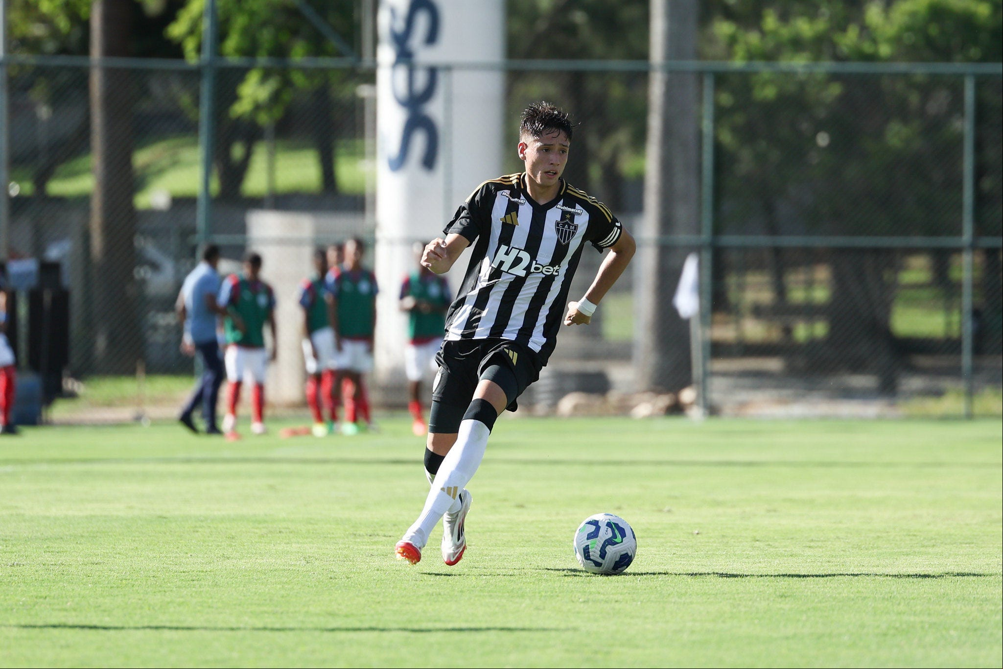 Zagueiro foi titular para ganhar mais ritmo de jogo