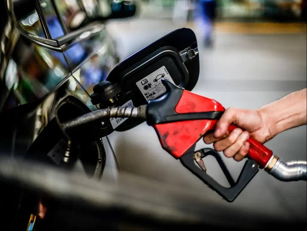 Redução do preço da gasolina anunciada pela Petrobras começou a valer no dia 3 de junho